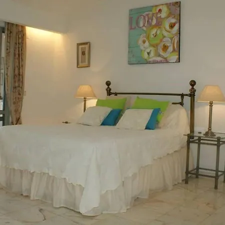 932 - Family Friendly 3 Bedroom - Gated Pool - Close To Amenities