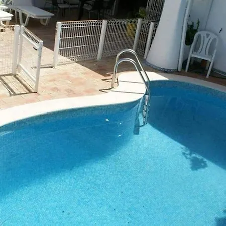 932 - Family Friendly 3 Bedroom - Gated Pool - Close To Amenities فيلة