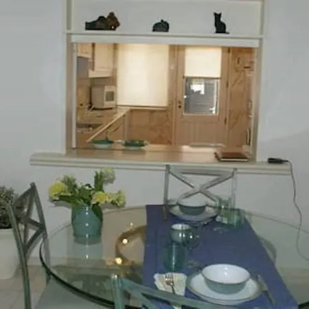 932 - Family Friendly 3 Bedroom - Gated Pool - Close To Amenities فيلة *